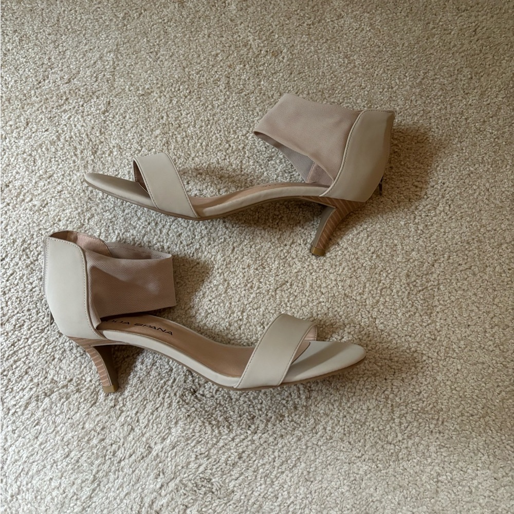 Never worn. MODA SPANA TAN WITH WOOD HEEL 9-1/2 med